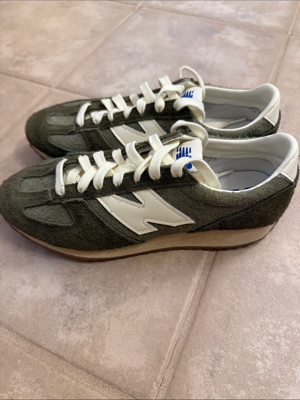 New Balance 471 M 7.5, W 9 Olive Suede & Cream Accent Sneakers - Picture 4 of 7
